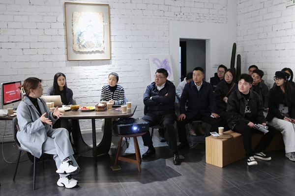 圖為僑青正在與西安北魁全息光影有限公司工(1475134)-20250304085428.jpg